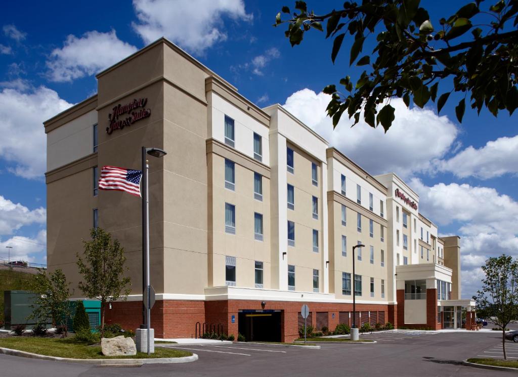 Hampton Inn & Suites Pittsburgh Airport South/Settlers Ridge Main image 2